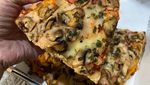 Yummy! Cicip Pizza Gaya Roma yang Dibuat Langsung oleh Chef Italia