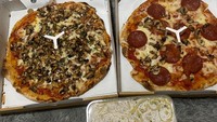 Di IL Gusto Pizza menyajikan hidangan pizza dengan ciri khas crisp style crust khas Roma. Tekstur crust (pinggiran) yang tipis dan renyah, pizza di sini juga mudah dicerna karena hanya menggunakan bahan berkualitas. Foto: detikFood