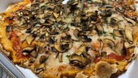 Kalau bosan makan pizza dengan rasa yang itu-itu saja, di IL Gusto bisa cicip pizza IL Fungo (Rp 99.000). Pizza tanpa topping daging yang rasanya tak kalah enak dengan pizza daging.  Foto: detikFood