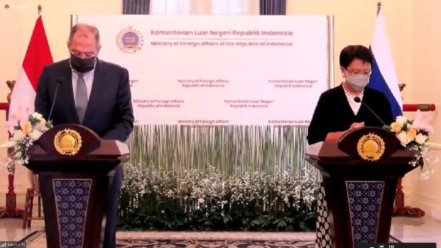 Menteri Luar Negeri (Menlu) Indonesia Retno Marsudi melakukan pertemuan bilateral dengan Menlu Rusia Sergey Lavrov