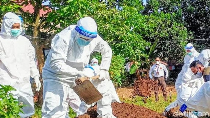 pemakaman prokes covid-19 di situbondo
