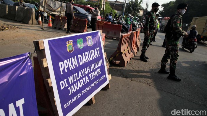 Penyekatan Jalan Terkait PPKM Darurat Bertambah Jadi 72 Titik Jumlah titik penyekatan di wilayah Jakarta dan sekitarnya selama PPKM Darurat bertambah. Saat ini ada 72 titik.