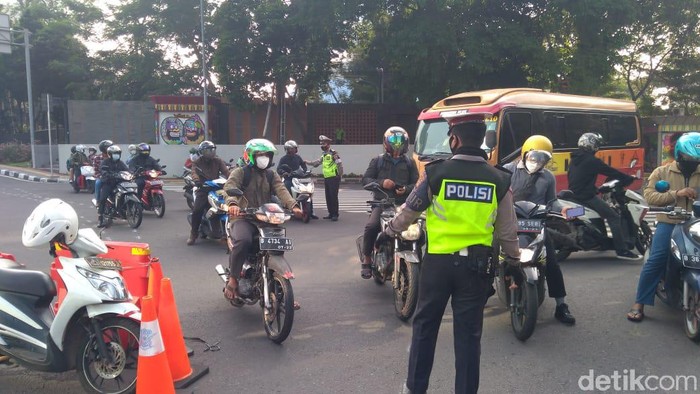Penyekatan Menuju Jalan Sudirman Jakpus