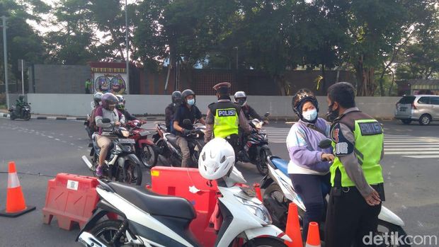 Penyekatan Menuju Jalan Sudirman Jakpus