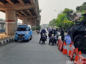 Hari Keenam PPKM Darurat, Begini Suasana Penyekatan di Kalimalang