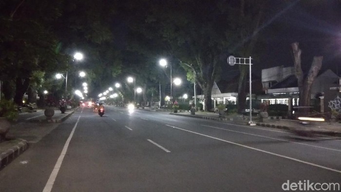 PJU di kawasan Jalan Ijen, Kota Malang, kembali menyala
