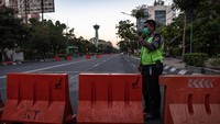 Jalan-jalan protokol di Kota Semarang juga ditutup saat penerapan PPKM Darurat. ANTARA FOTO/Aji Styawan. 