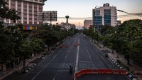 Pemerintah Kota Semarang melalui Dishub Kota Semarang dan Polrestabes Semarang menutup sejumlah jalan protokol selama 24 jam hingga 20 Juli mendatang guna membatasi mobilitas warga saat penerapan PPKM Darurat Jawa-Bali sebagai upaya untuk menekan lonjakan kasus COVID-19. ANTARA FOTO/Aji Styawan.