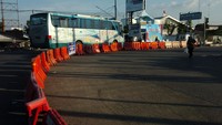 Pemerintah Kota Tegal menutup jalur Pantura dari arah Jakarta menuju jalan protokol Kota Tegal dan dialihkan ke jalur lingkar Utara (Jalingkut) guna membatasi mobilitas warga saat penerapan PPKM Darurat sebagai upaya menekan lonjakan kasus COVID-19.