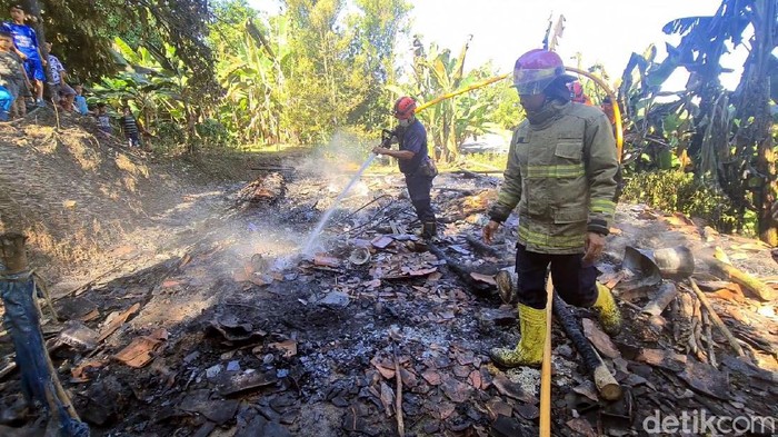 Rumah Hansip Terbakar di Sukabumi