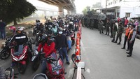 Dikutip dari CNN Indonesia, Panser Anoa diketahui juga dikerahkan di titik penyekatan Jalan Raya Bogor, Kalimalang, dan Kalideres.