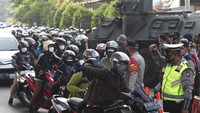 Rantis Barracuda dan Panser Anoa itu bersiaga salah satunya di Lenteng Agung. Dua kendaraan taktis itu pun akan bersiaga selama 24 jam. Kendaraan tersebut akan ditarik saat PPKM Darurat selesai diberlakukan pada 20 Juli.