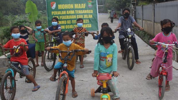TNI bangun jalan desa yang 20 tahun terbengkalai di Kabupaten Tangerang