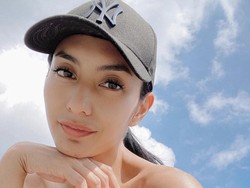 8 Gaya Tyas Mirasih yang Tetap Memesona Saat Isoman karena COVID-19