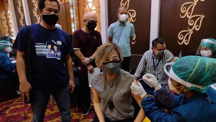 Kegiatan vaksinasi Gotong Royong untuk pelaku industri Fintech digelar di Jakarta. Vaksinasi ini menyasar ribuan vaksinator termasuk pengurus AFPI.