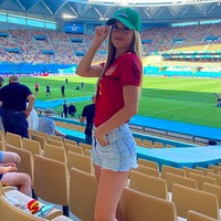 Istri pemain Spanyol  Sergio Busquets juga tak kalah seksi. Namanya Elena Galera, seorang anchor sekaligus fitness influencer dengan 500 ribu pengikut. Mereka telah dikaruniai dua orang anak. (Foto: Instagram)