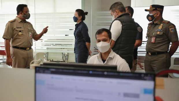Anies sidak kantor di Jakarta.