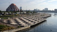 Sementara itu, diluar Jawa-Bali, PPKM dilakukan secara mikro. Salah satunya di Makassar. Kawasan wisata kuliner Lego-Lego terlihat sepi di Makassar, Sulawesi Selatan, Rabu (7/7/2021). ANTARA FOTO/Arnas Padda