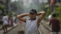 Paparan sinar matahari akan mengaktifkan vitamin D pada tubuh yang selain bisa menguatkan tulang juga peningkat alami daya tahan tubuh.