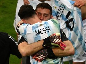 Puja-puji Lionel Messi untuk Emi Martinez
