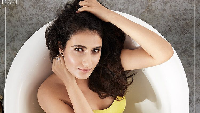 Kariernya di dunia seni peran dimulai sejak usia dini pada 1997 di mana ia tampil di Chachi. (Foto: dok. Instagram @fatimasanashaikh) 