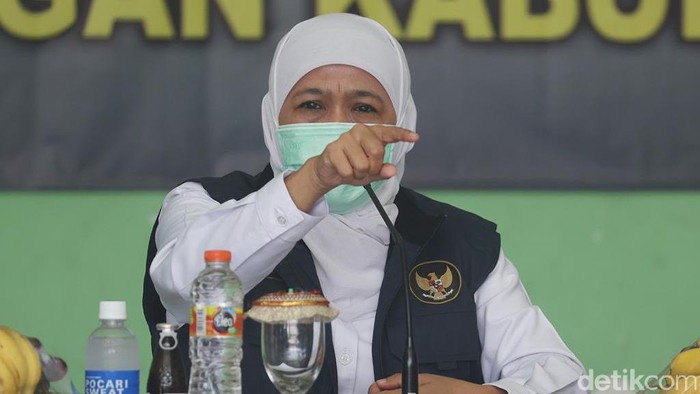 Forkopimda Jatim meninjau posko PPKM Darurat di Sidoarjo. Yakni di Desa Sawotratap, Kecamatan Gedangan.