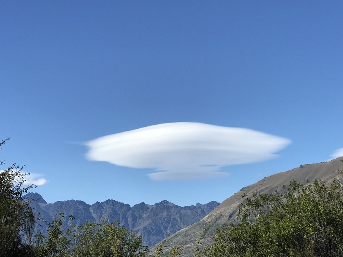 Ilustrasi awan lentikularis