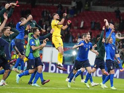 Di babak tos-tosan Italia bisa menaklukkan Spanyol 4-2. Manuel Locatelli menjadi satu-satunya penendang Italia yang gagal. AP Photo/Frank Augstein, Pool.