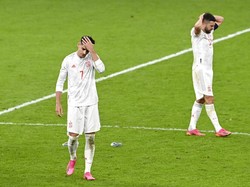 Sementara, dua penendang Spanyol yaitu Dani Olmo dan Alvaro Morata tak mampu mencetak gol lewat titik putih. Carl Recine/Pool Photo via AP.