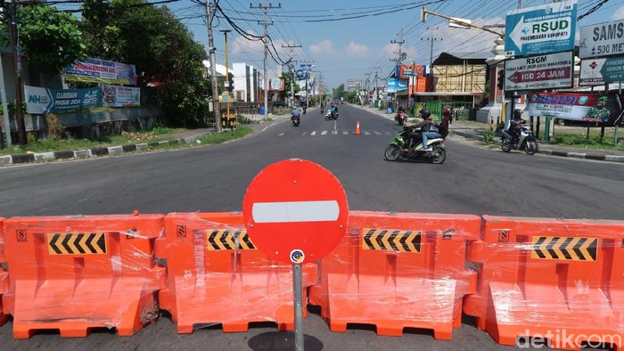 Jalan Parangtritis dan Imogiri Barat Bantul ditutup selama PPKM Darurat, Rabu (7/7/2021).