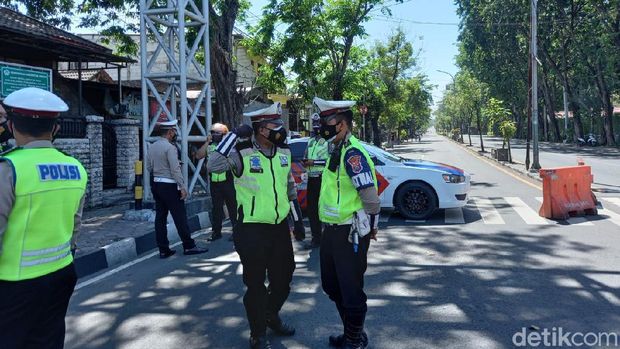 Jalan Veteran Gresik ditutup