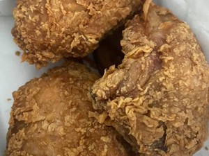 Kirim Pesan Unik ke KFC, Netizen Ini Dapat 3 Ayam Paha Atas!