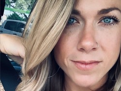 8 Foto Kembaran Jennifer Aniston yang Bikin Netizen Terkecoh, Mirip Banget!