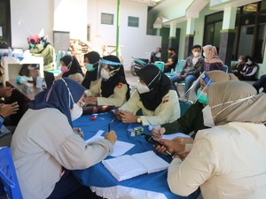 Ratusan Mahasiswa di Kudus Mulai Divaksin Corona