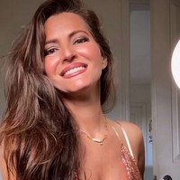 Ini Maya Spielman, artik TikTok yang tengah jadi sorotan. Wanita yang sering membuat video joget di TikTok itu menjadi perhatian banyak pria karena punya pesona yang cantik dan seksi di usia 50 tahun. Foto: dok. Instagram