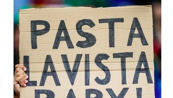 Hasta lavista diplesetkan jadi Pasta lavista. Foto: Twitter