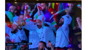 Koki-koki Italia pun bersorak sorai. Foto: Twitter