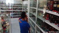 Museum ini terletak di Jalan Raya Veteran, Desa Miagan, Kecamatan Mojoagung, Jombang. Museum ini didirikan oleh Hendra Koestanto (40). Bapak dua anak itu sengaja membuat museum mainan untuk menjaga kenangan akan masa kanak-kanaknya. 