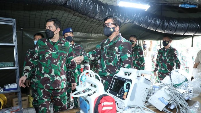 Panglima TNI Marsekal Hadi Tjahjanto menyidak RSAU dr Esnawan Antariksa, Halim Perdanakusuma untuk melihat kesiapan RS Lapangan untuk pasien COVID-19