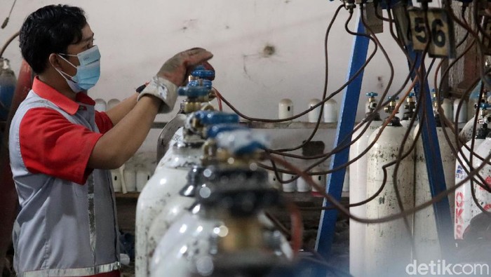 Permintaan oksigen di Kota Bandung mengalami peningkatan. Di PT Aneka Gas Industri, pemintaan naik hingga tiga kali lipat.