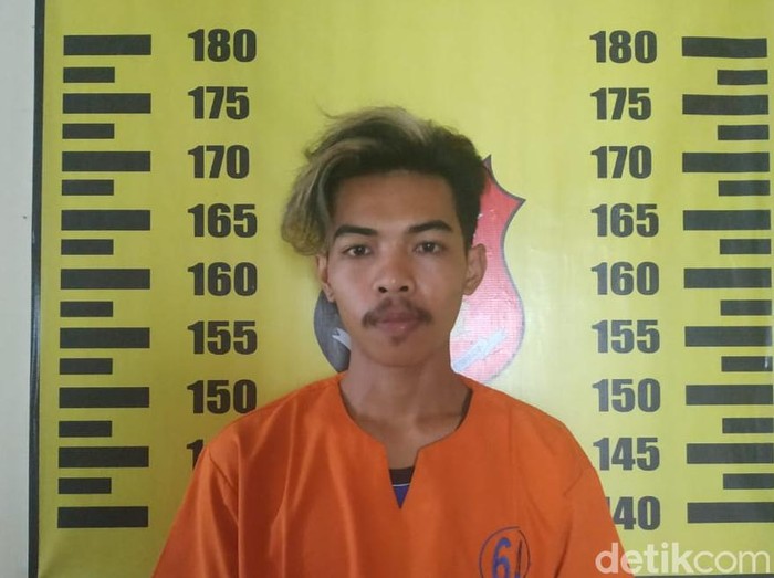 Pria beristri di Banyuwangi melakukan persetubuhan terhadap anak di bawah umur. Aksi bejat itu dilakukan di atas sepeda motor, di tengah kebun kopi.