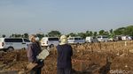 Pilu Antrean Ambulans di TPU Rorotan