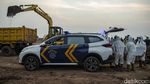Pilu Antrean Ambulans di TPU Rorotan