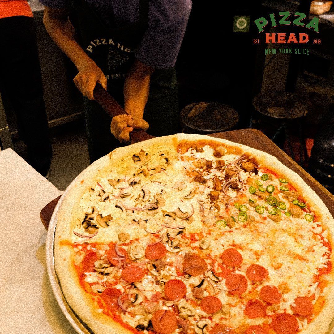 Wow! Pizza Ukuran Jumbo Bisa Dipesan Online di 5 Tempat Ini