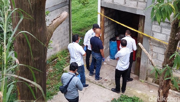 Polda Jabar Gerebek Gudang Farmasi