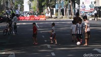 Sebagai informasi, sebanyak 41 titik akses jalan di Kota Bandung, Jawa Barat dilakukan buka tutup untuk menekan penyebaran COVID-19.