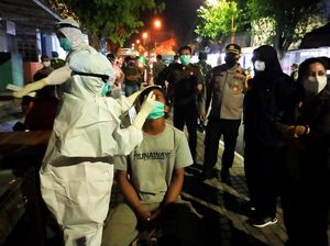 Puluhan Pelanggar Prokes di Pasar Banyuwangi Jalani Swab, Hasilnya?