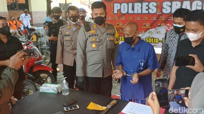 Pria di sragen pengancam bidan dengan sebilah parang saat di Mapolres Sragen