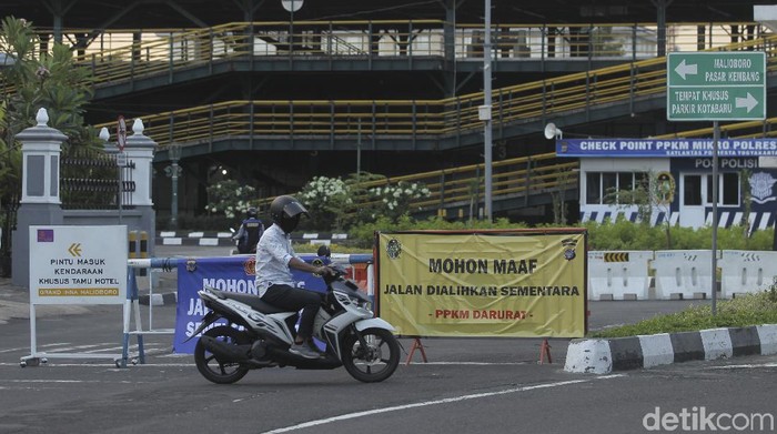 Sejumlah ruas jalan di Kota Jogja ditutup selama penerapan PPKM Darurat. Terutama untuk mencegah kerumunan di kawasan wisata Jalan Malioboro dan sekitarnya.