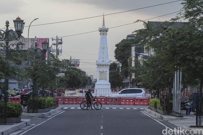 Sejumlah ruas jalan di Kota Jogja ditutup selama penerapan PPKM Darurat. Terutama untuk mencegah kerumunan di kawasan wisata Jalan Malioboro dan sekitarnya.